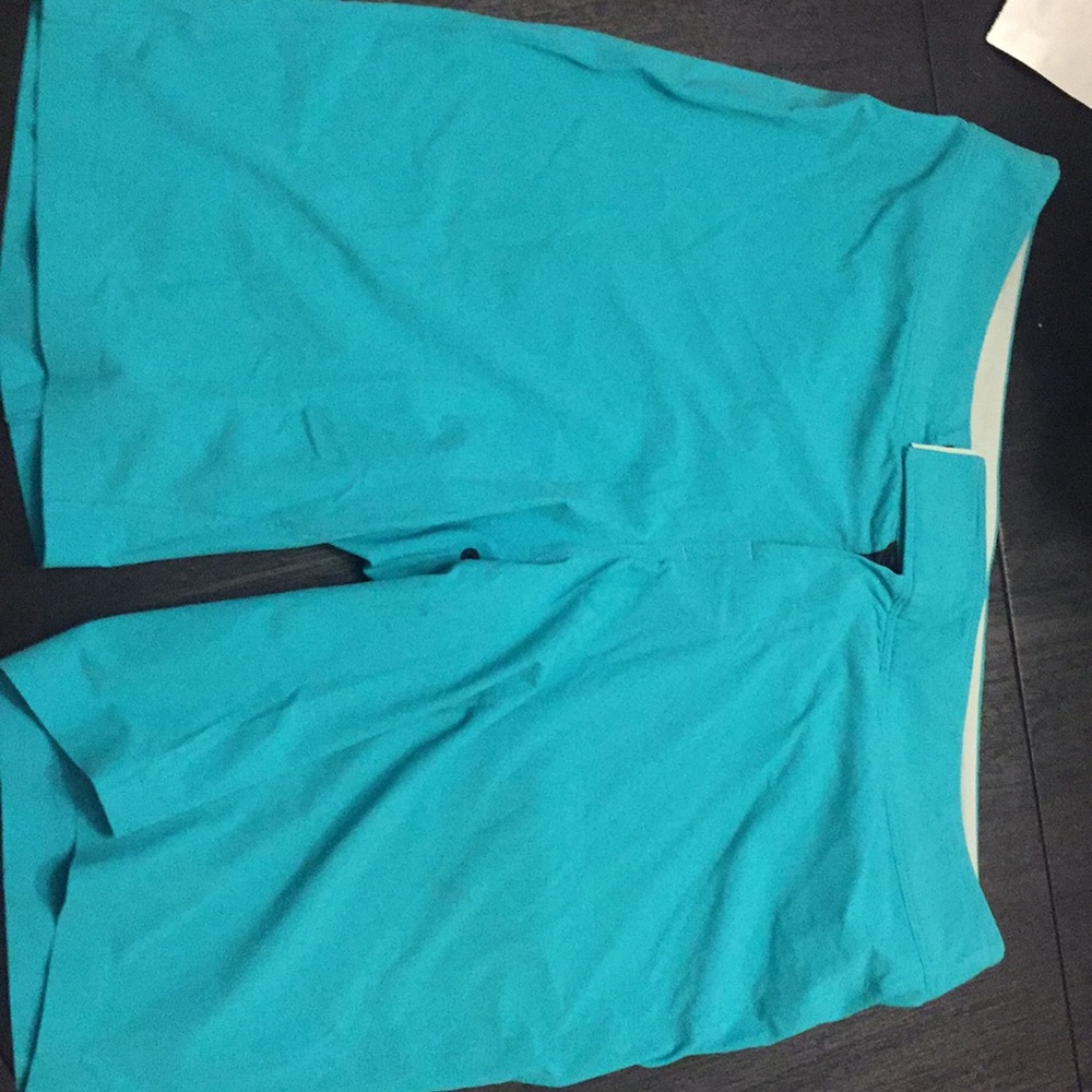 Lululemon yoga/workout/Crossfit shorts Teal 34